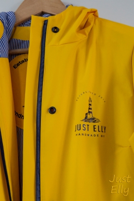 Raincoat yellow 02